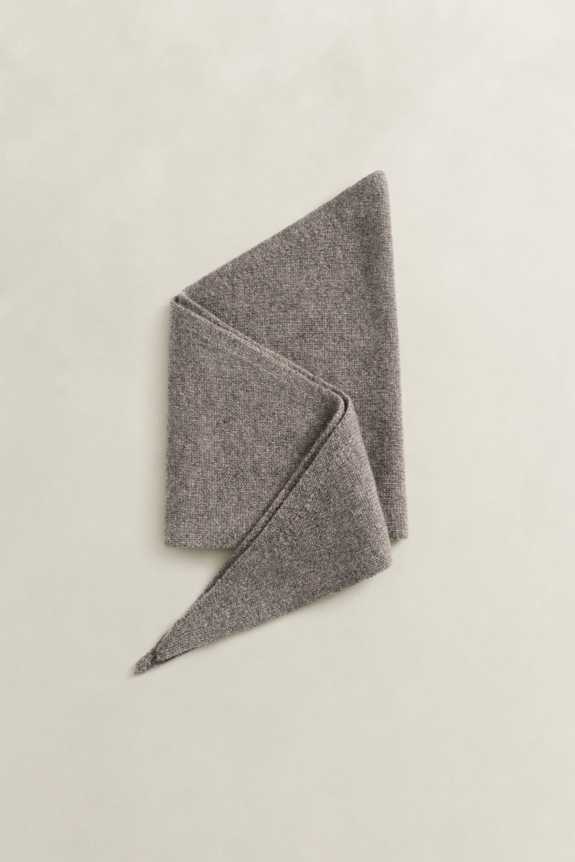 Cachecol triangular em caxemira