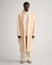 Sobretudo com cinto cosido à mão