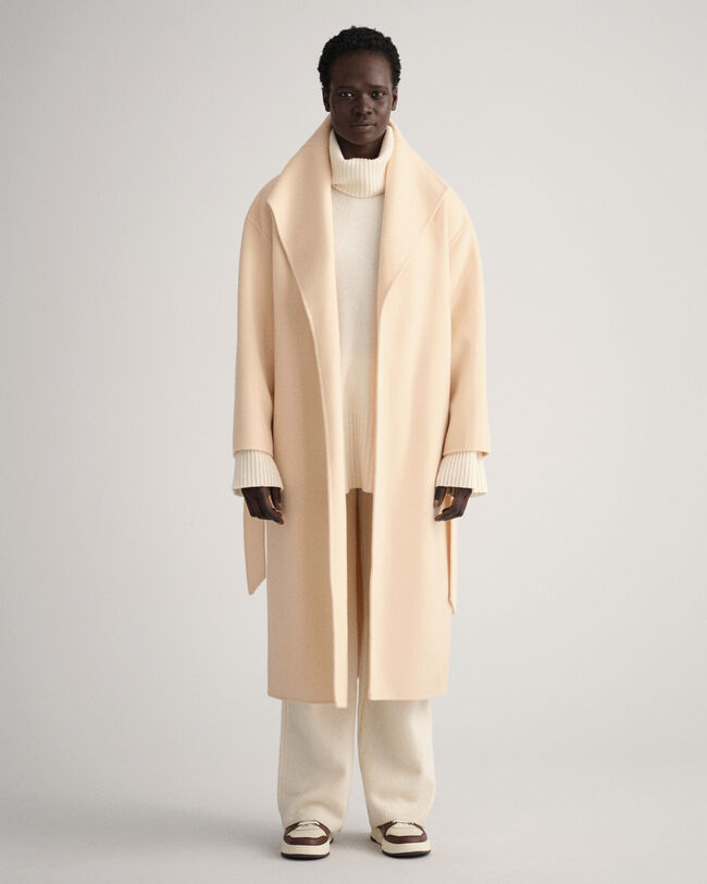 Sobretudo com cinto cosido à mão