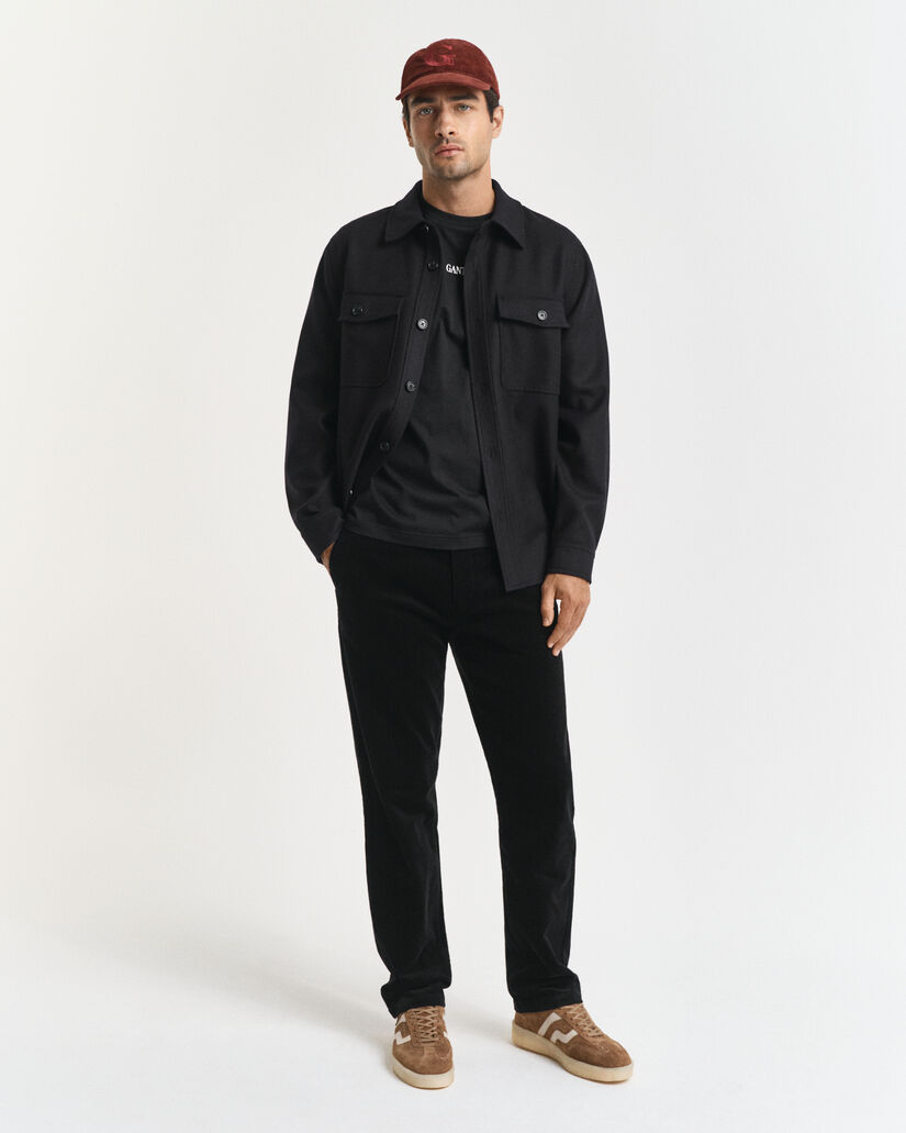 T-shirt com grafismo pequeno