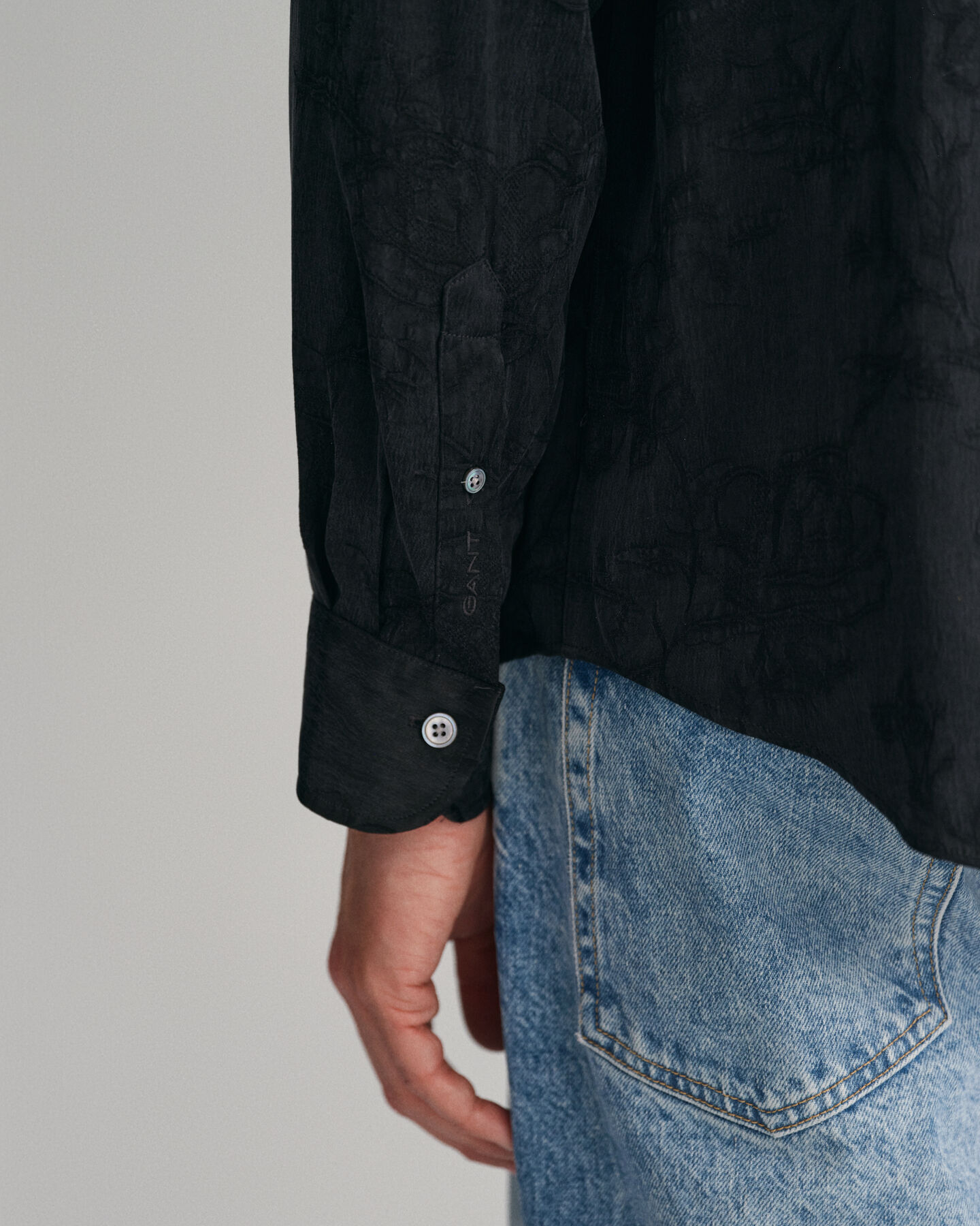 Camisa de viscose e cupro em padr&atilde;o Jacquard relaxed fit