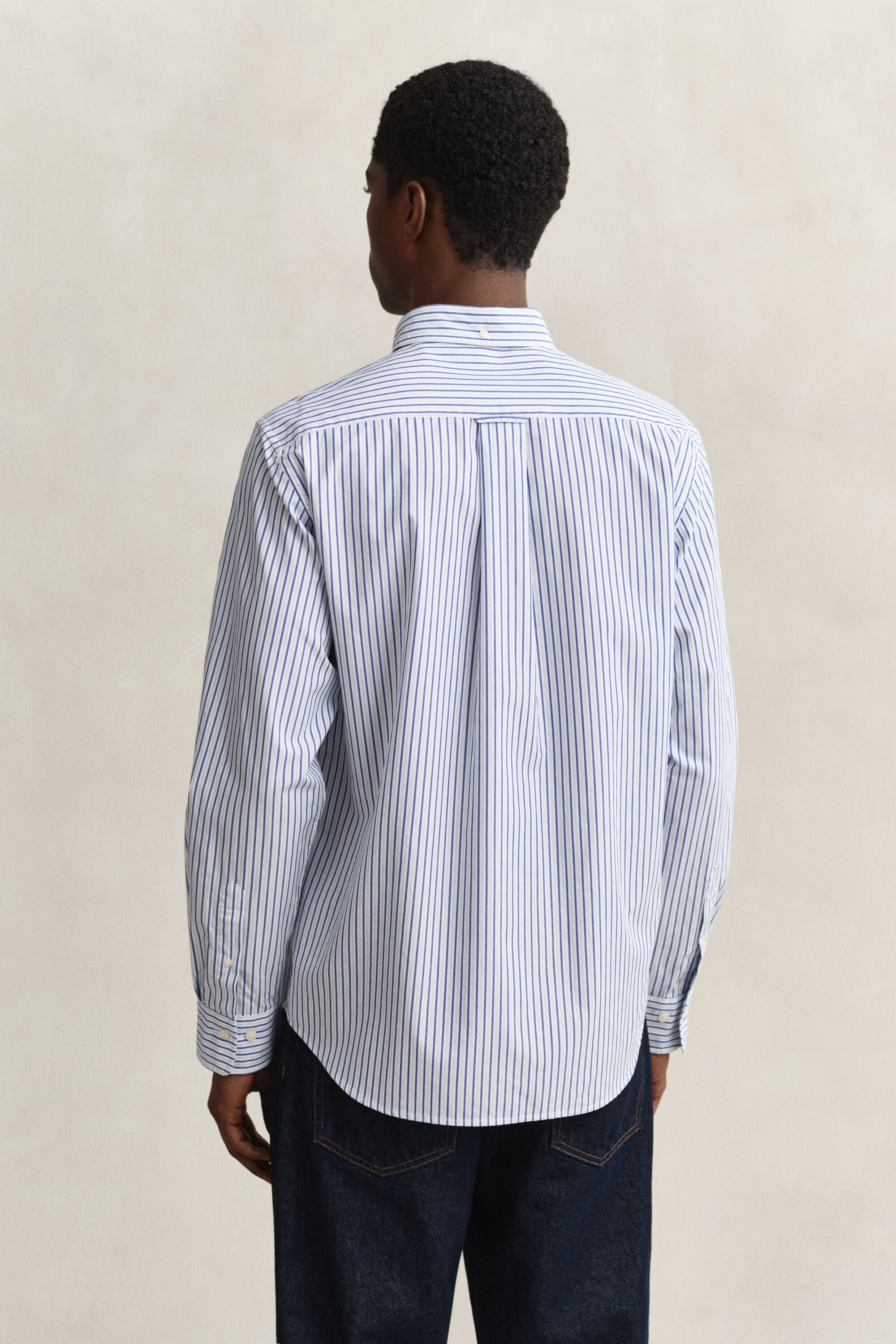 Camisa em popelina às riscas