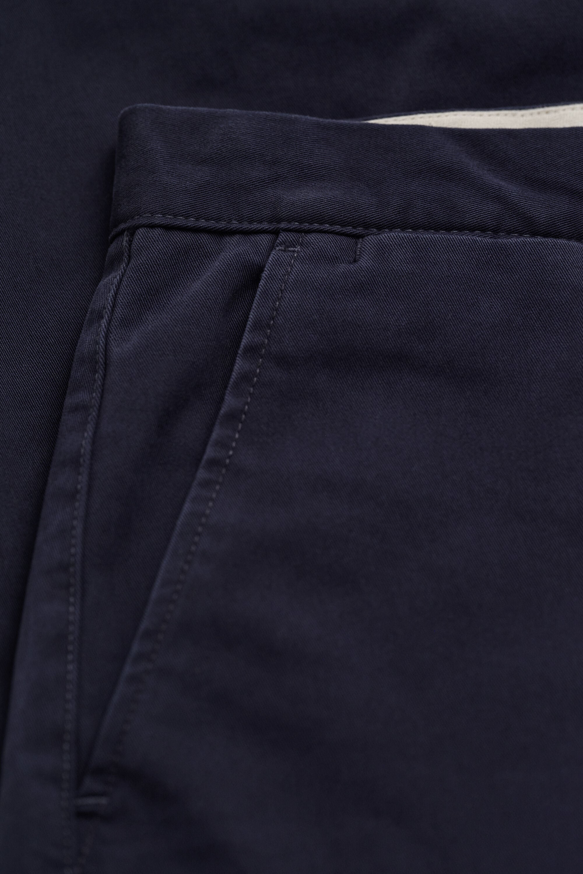Calças chino confortáveis regular fit