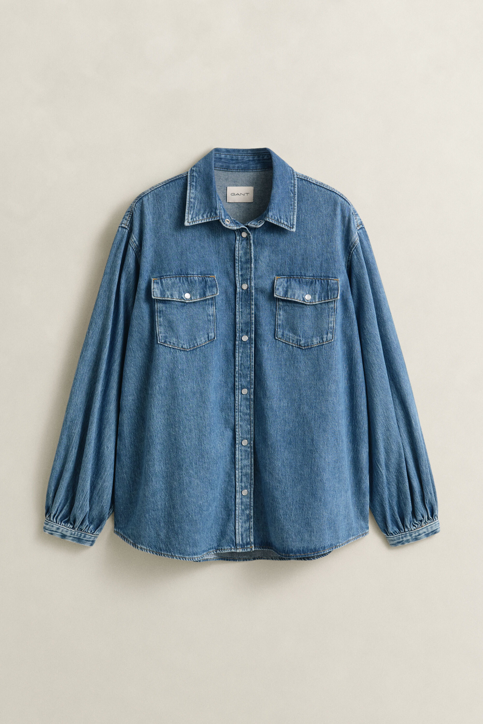 Camisa com mangas volumosas