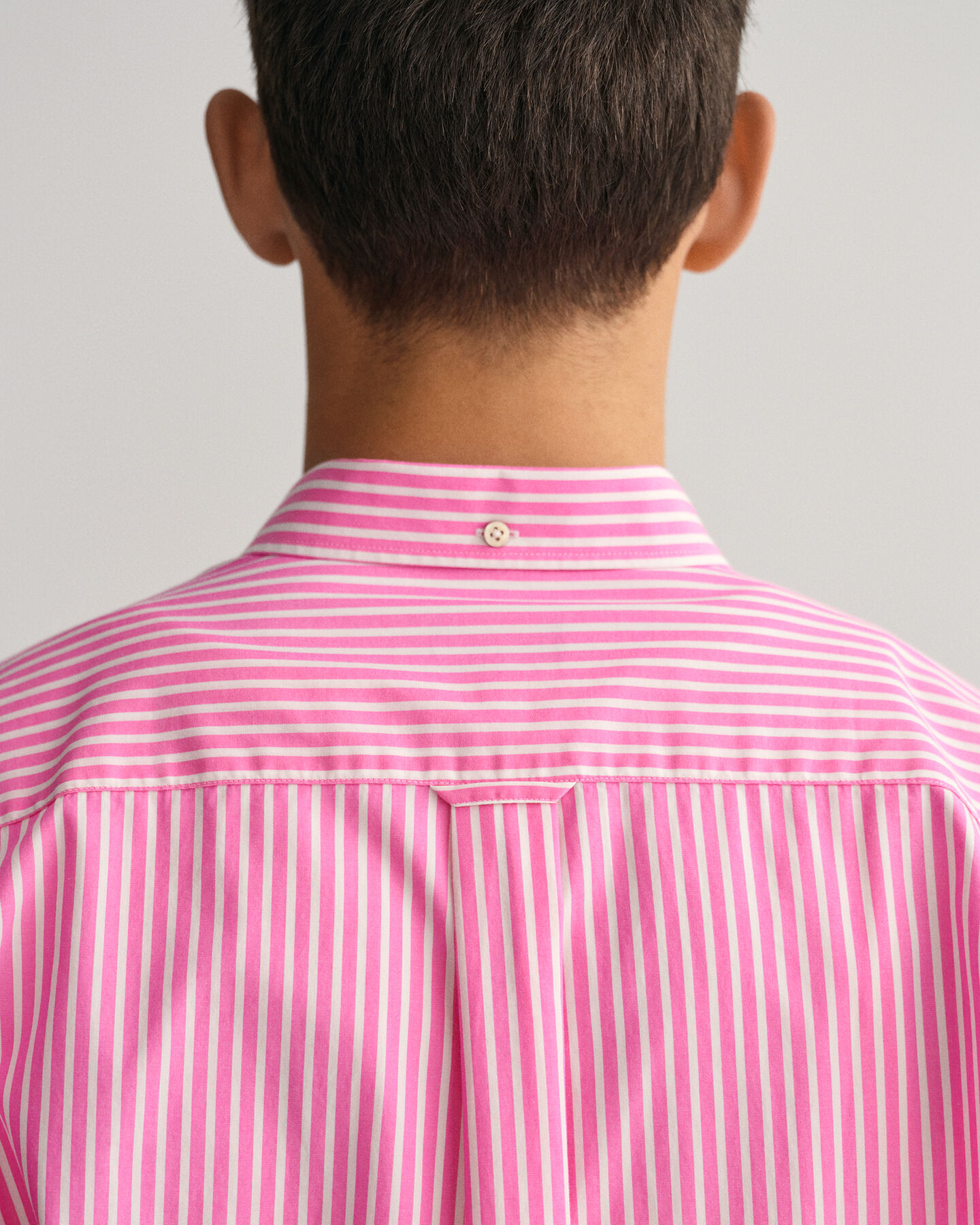 Camisa de popelina às riscas de manga curta regular fit