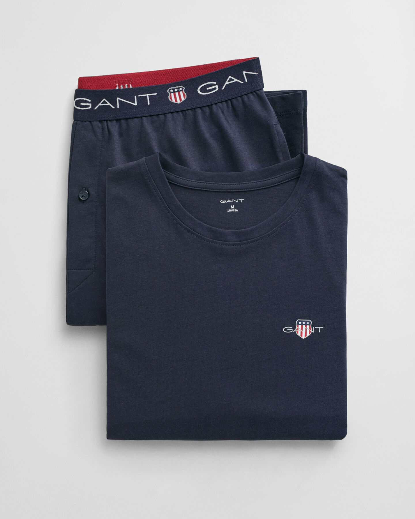 Pijama com calções e t-shirt