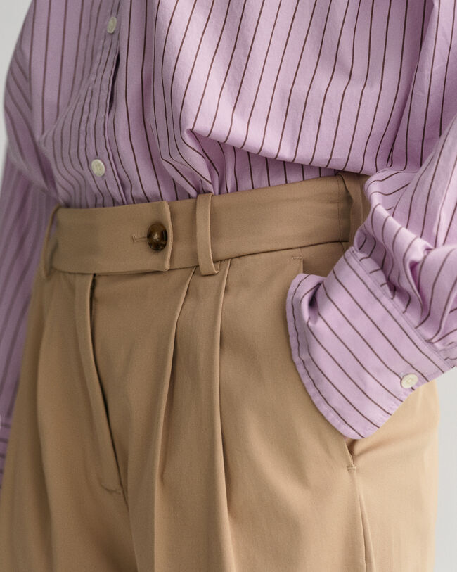 Cal&ccedil;as chino com cintura subida relaxed fit