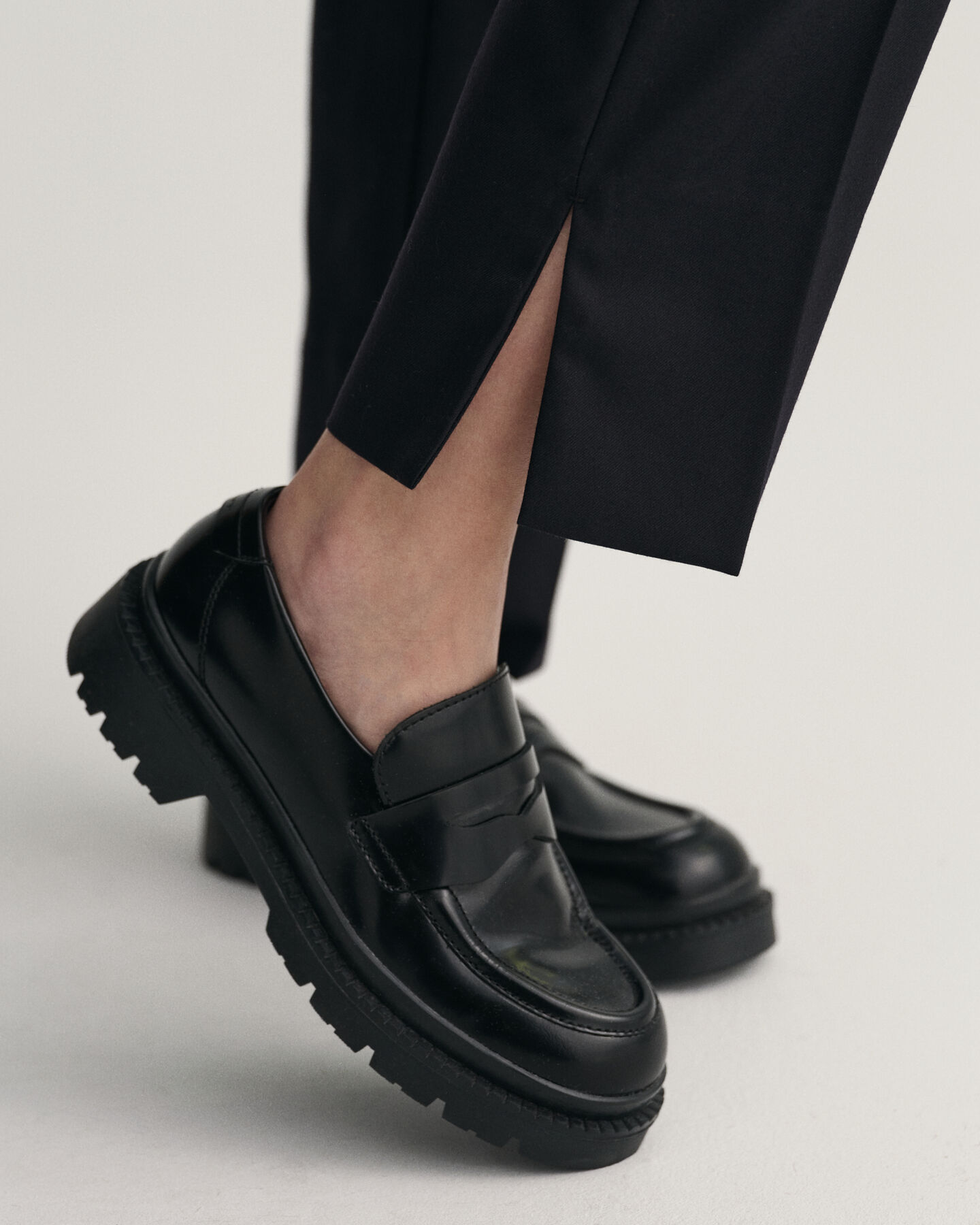 Cal&ccedil;as pull-on afuniladas