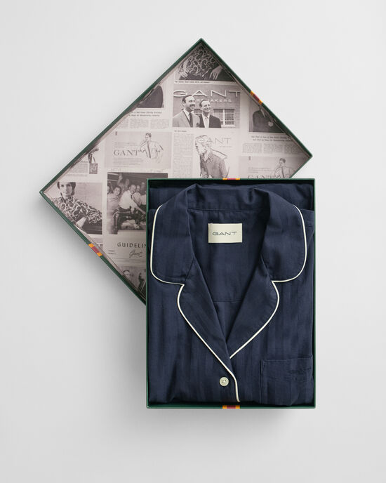 Caixa de presente com pijama em cetim às riscas