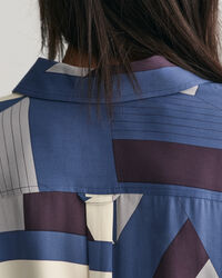 Vestido-camisa com estampado de letras