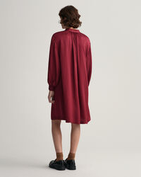 Vestido com gola estilo mao