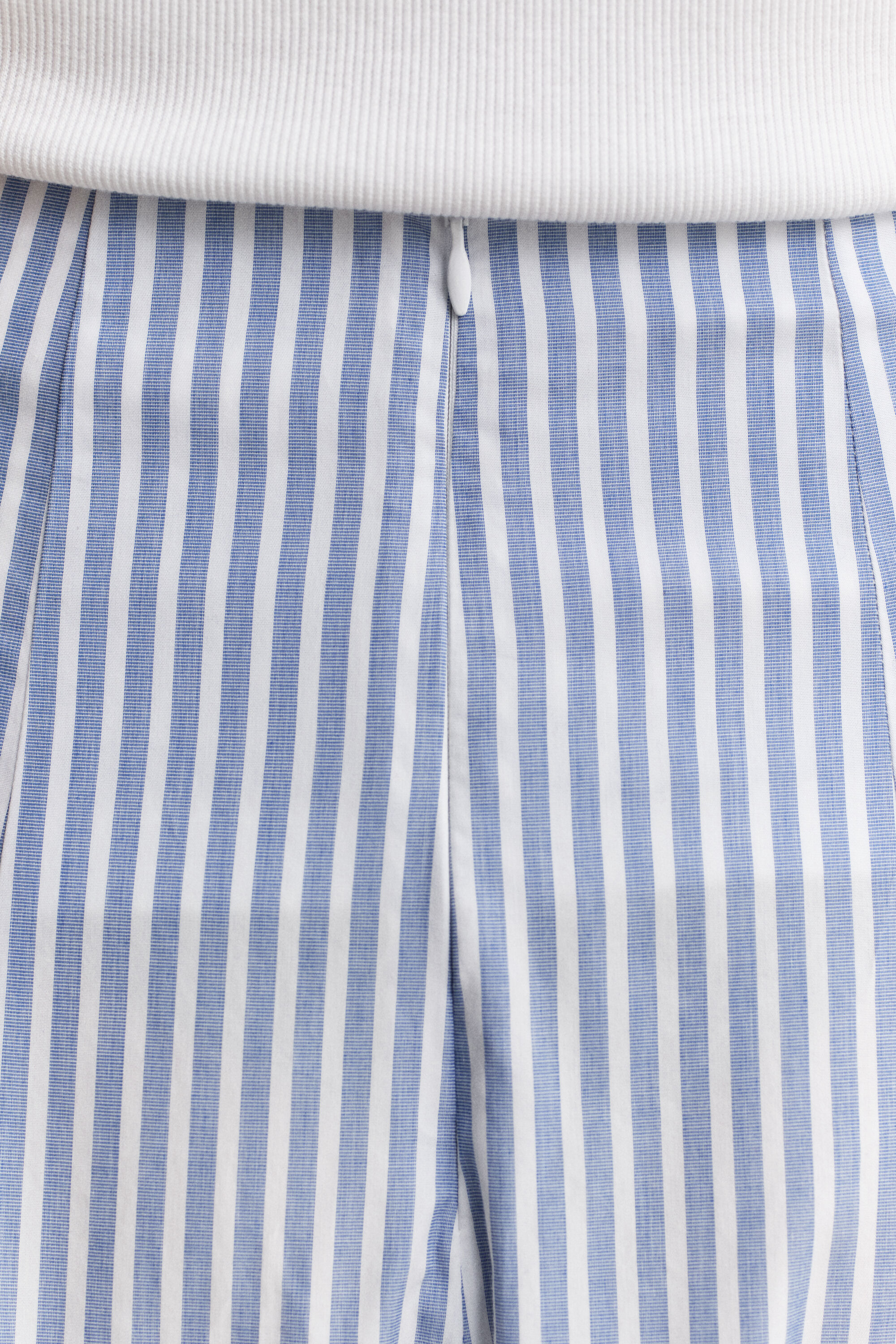 Saia de comprimento médio em algodão às riscas