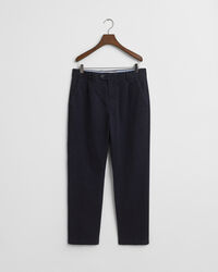 Calças afuniladas em sarja de algodão slim fit