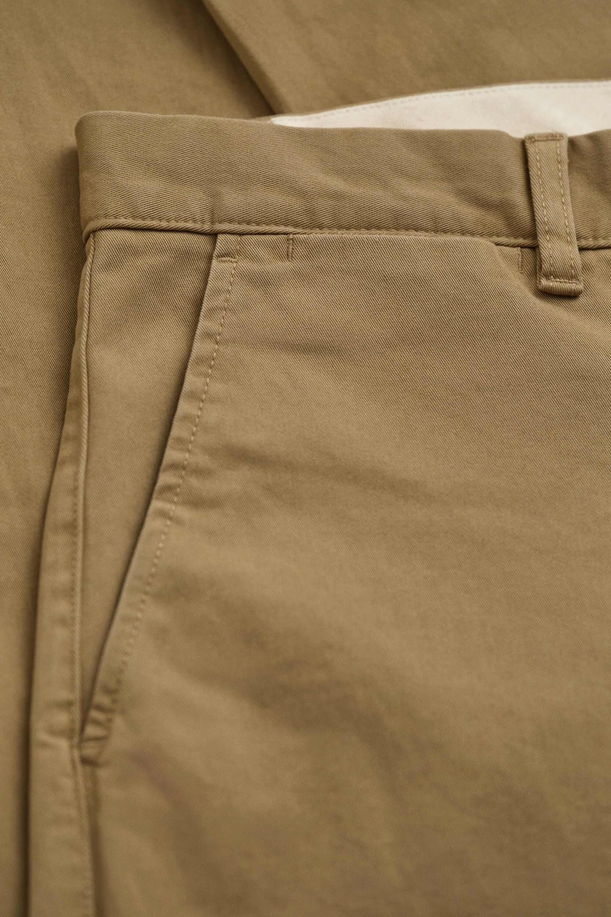 Calças chino confortáveis regular fit