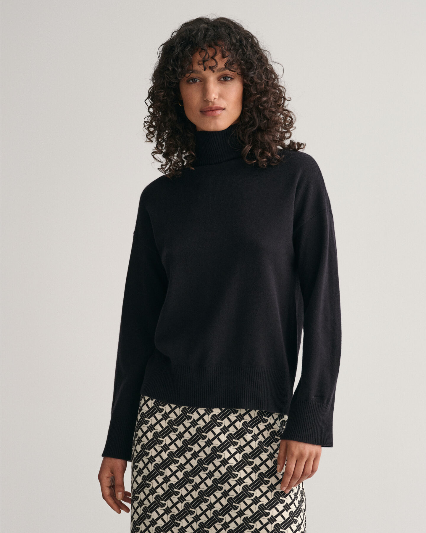 Camisola com gola estilo mao em l&atilde; extrafina