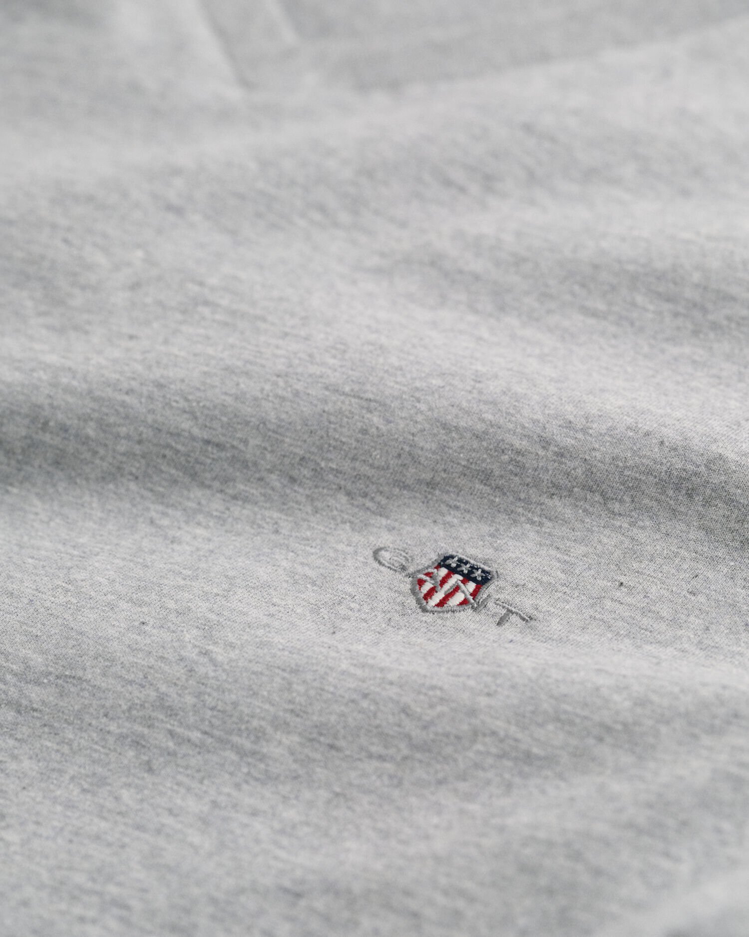 T-shirt com decote em V Shield slim fit