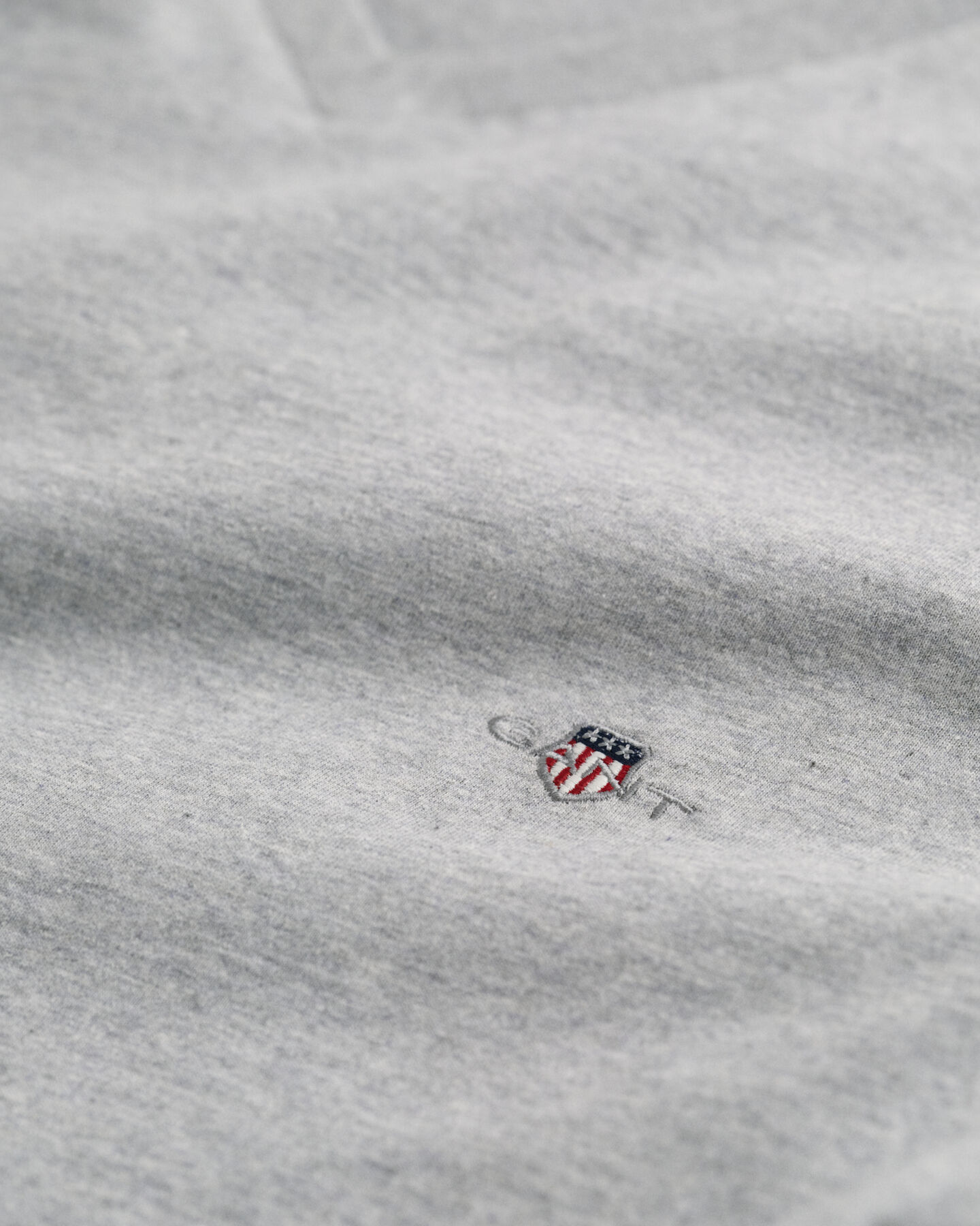 T-shirt com decote em V Shield slim fit