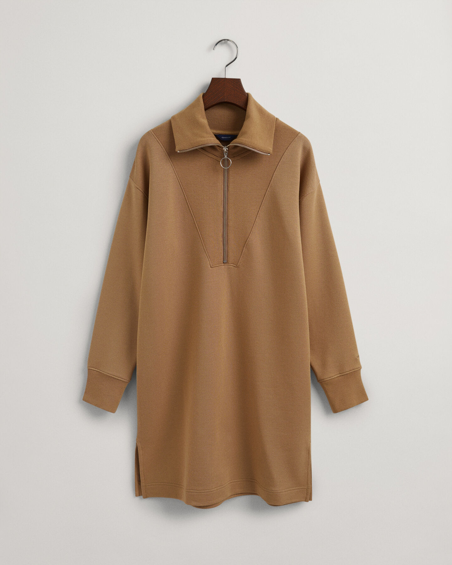 Vestido desportivo com meio fecho