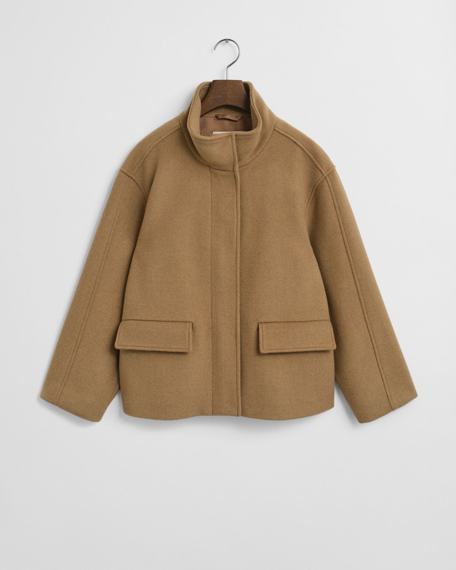 Casaco curto em lã com fecho de correr