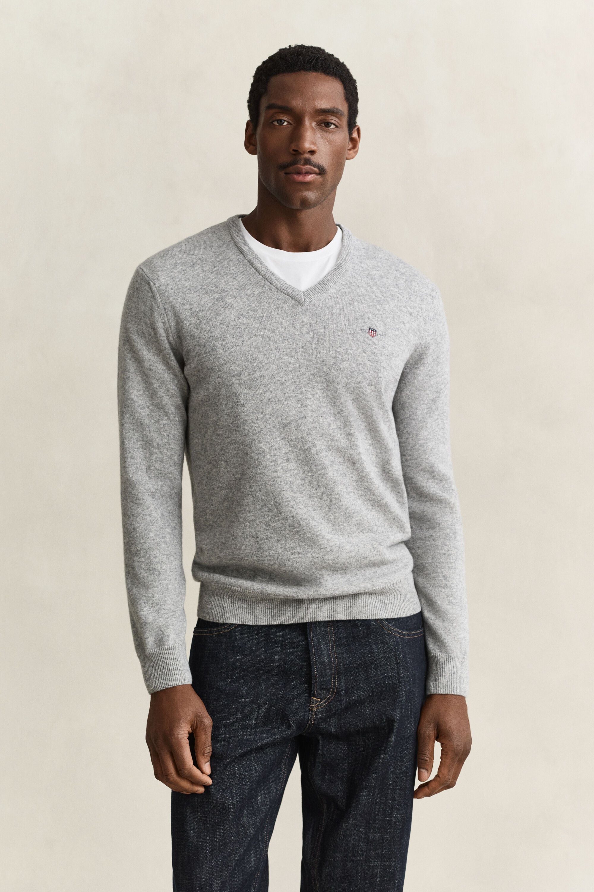 Pullover com decote em V em lã