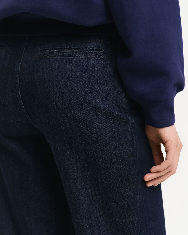 Cal&ccedil;as de ganga pelo tornozelo com vincos