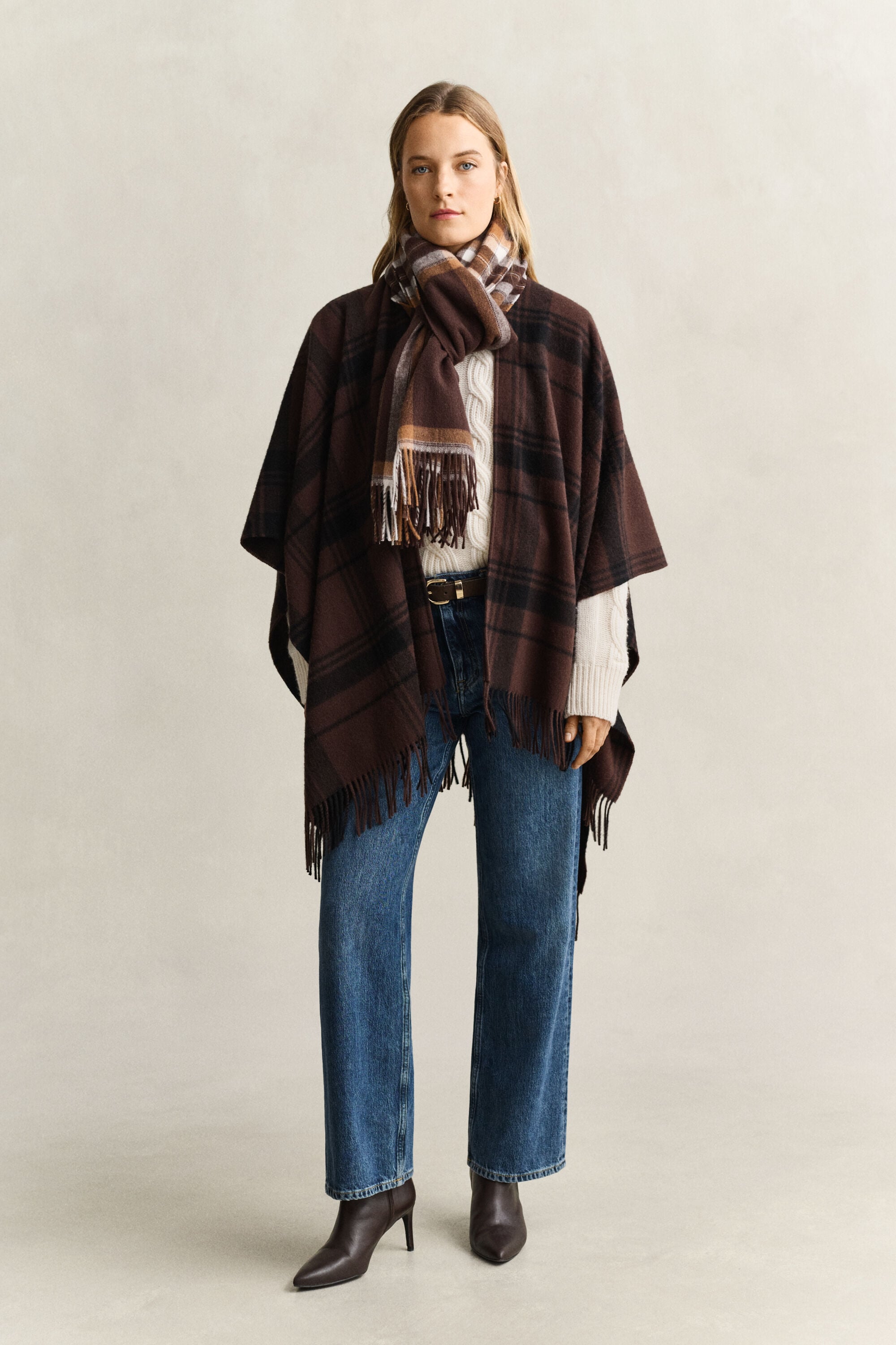 Poncho em lã com padrão de xadrez