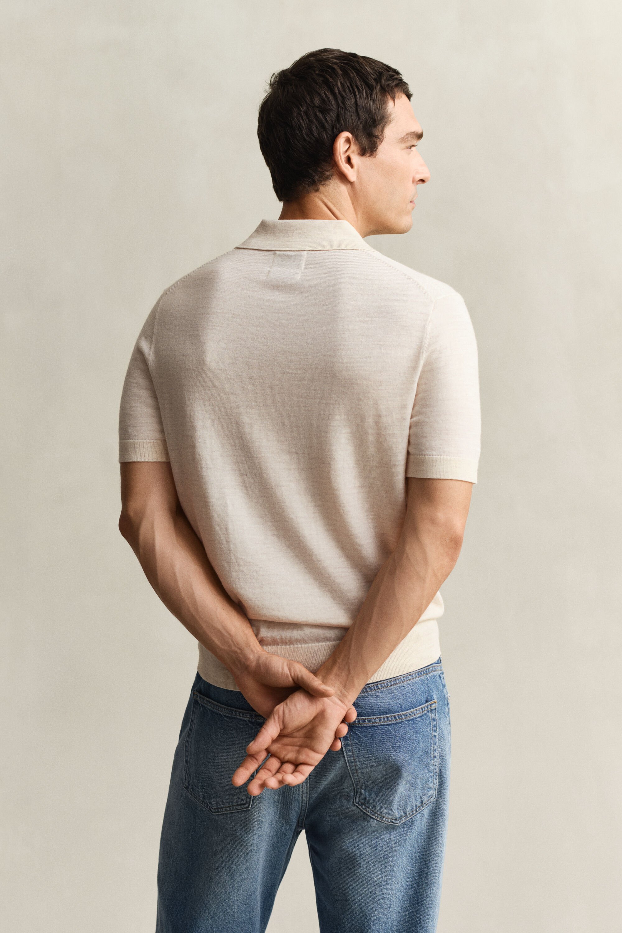 Camisola de malha estilo polo de manga curta em lã de merino extrafina