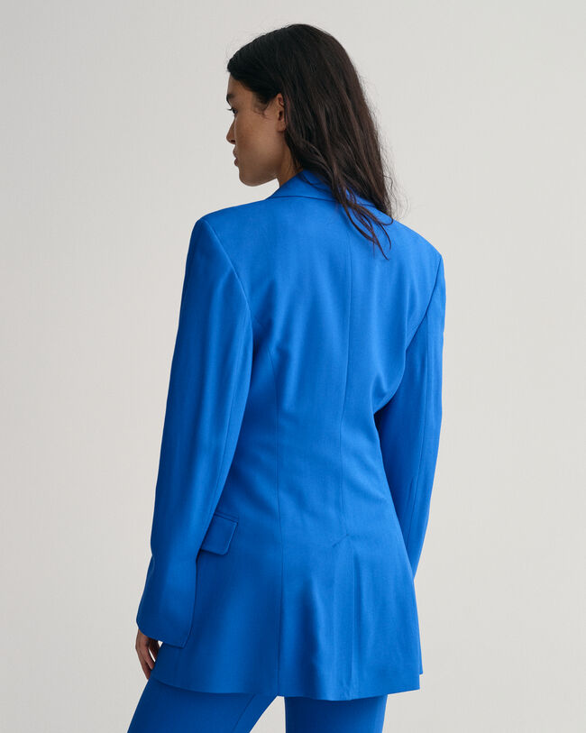 Blazer cintado com ombros largos