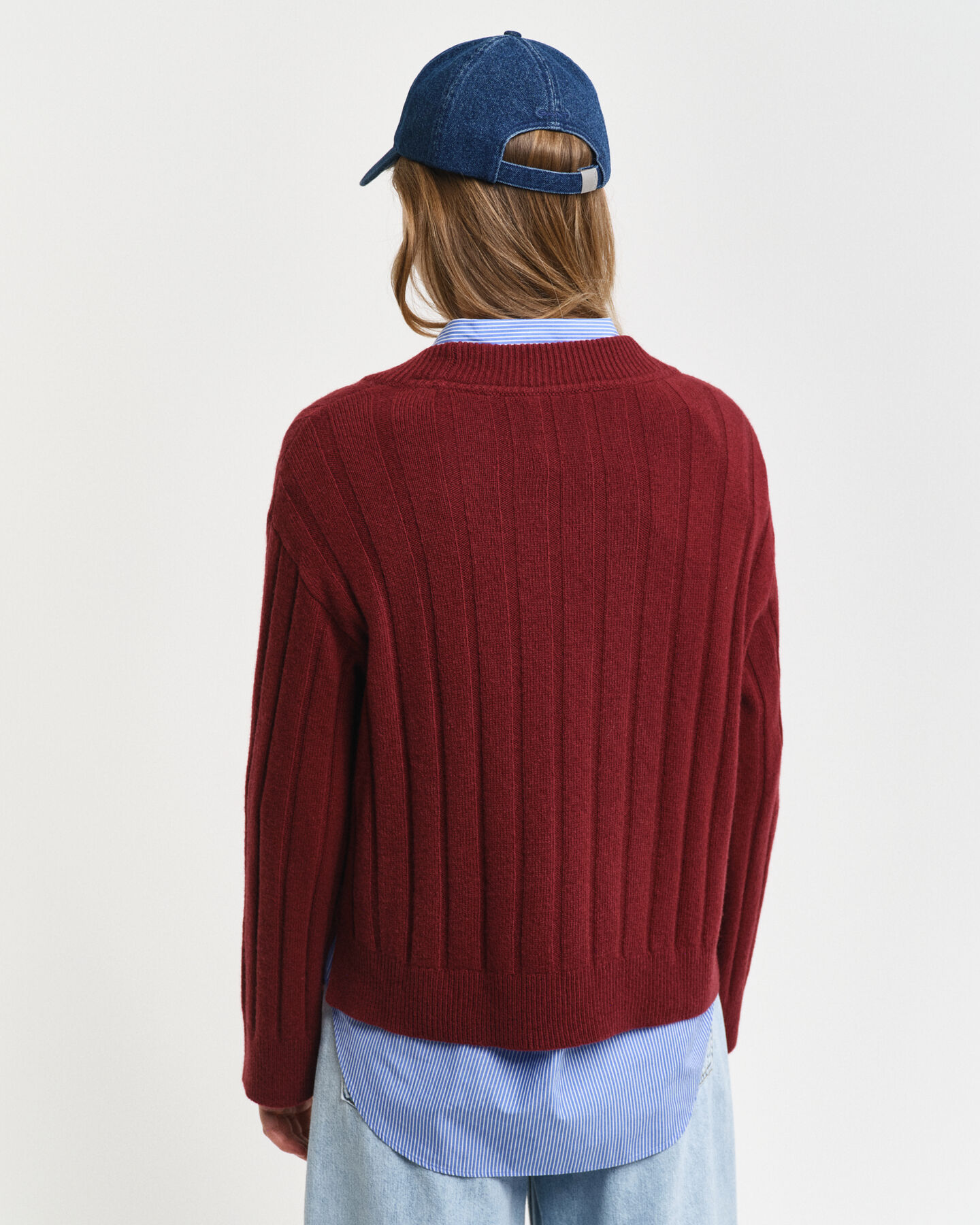 Pullover com decote em V em l&atilde; com canelado largo