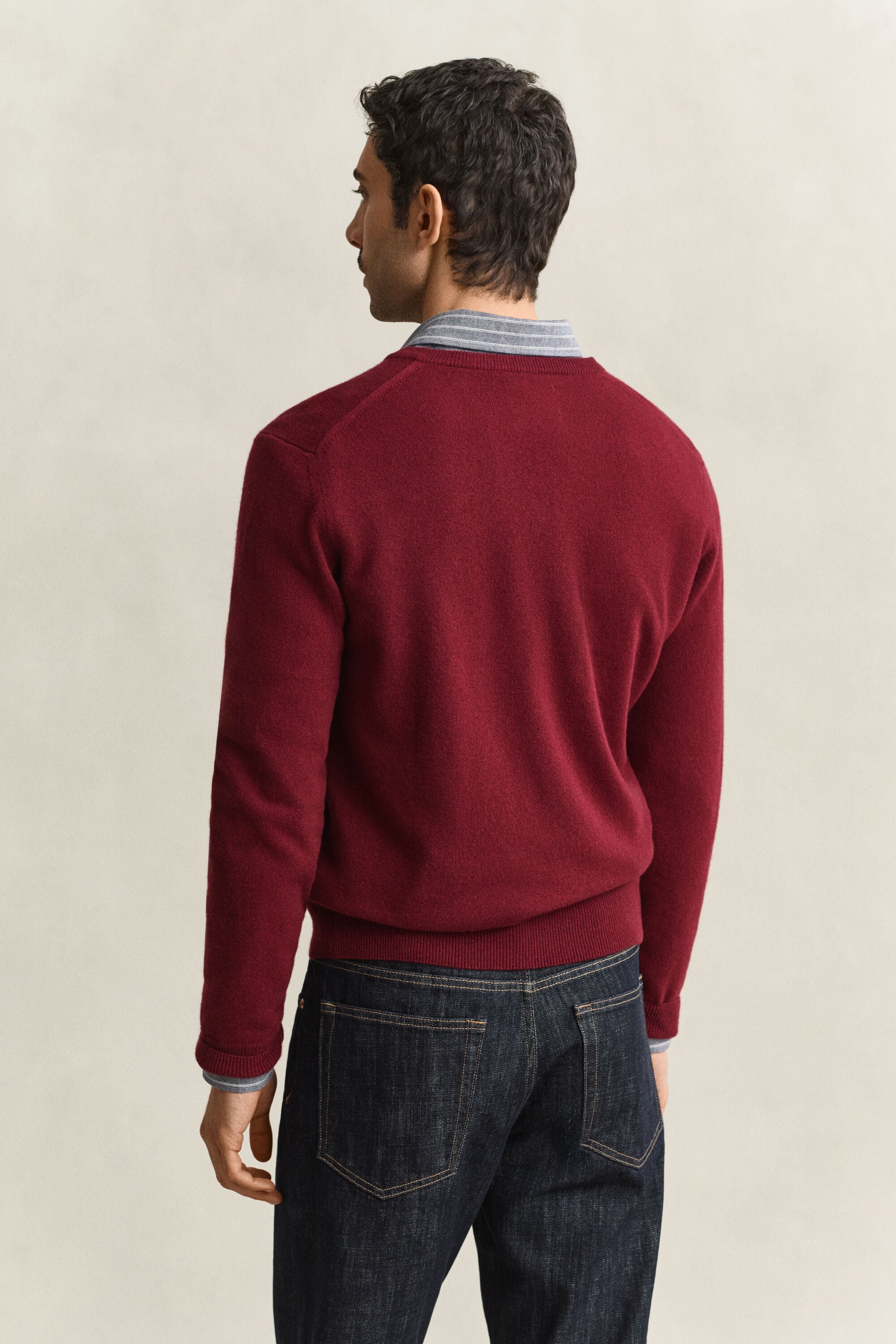 Pullover com decote em V em lã