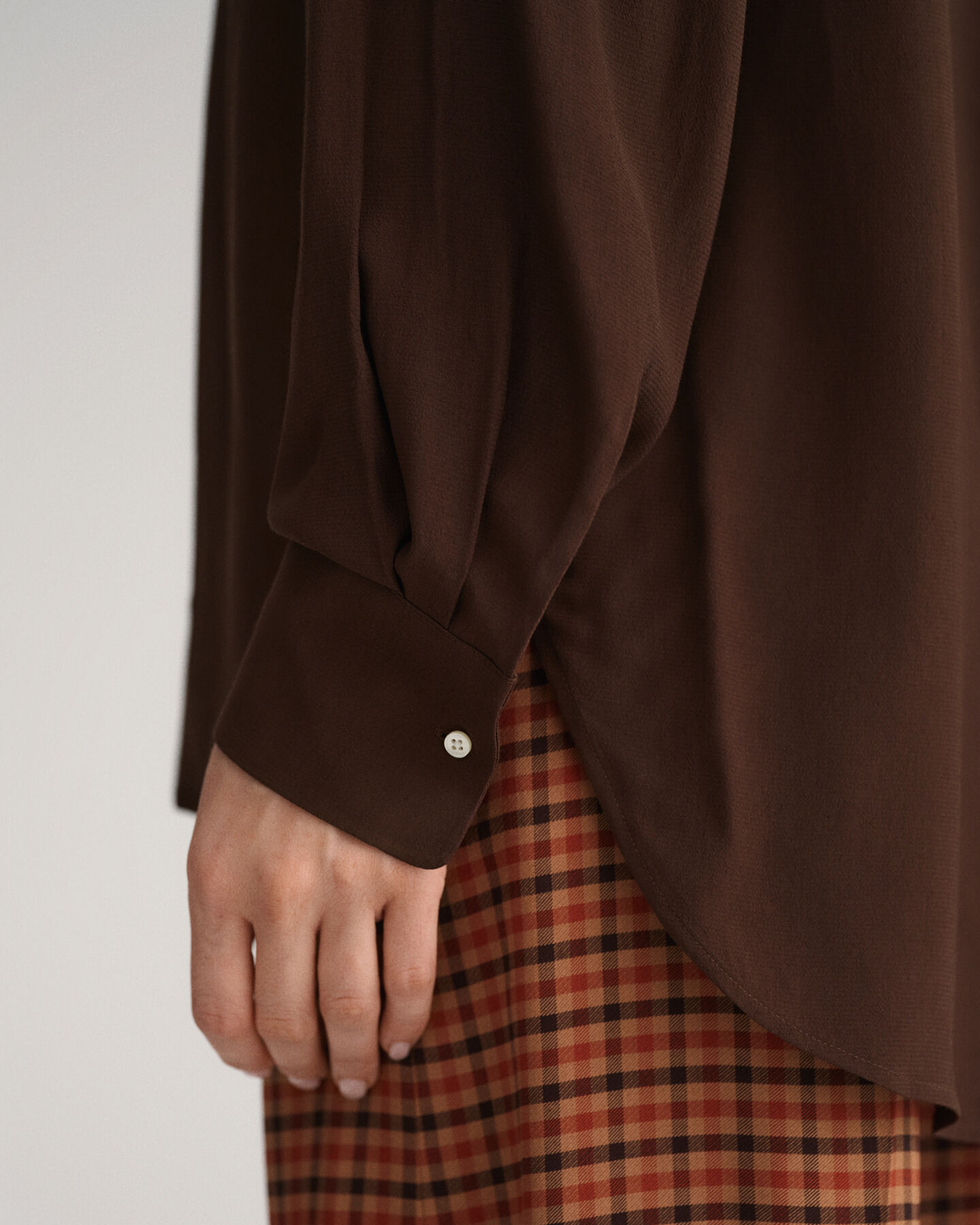 Camisa com la&ccedil;o