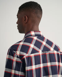 Sobrecamisa em flanela com padrão de xadrez