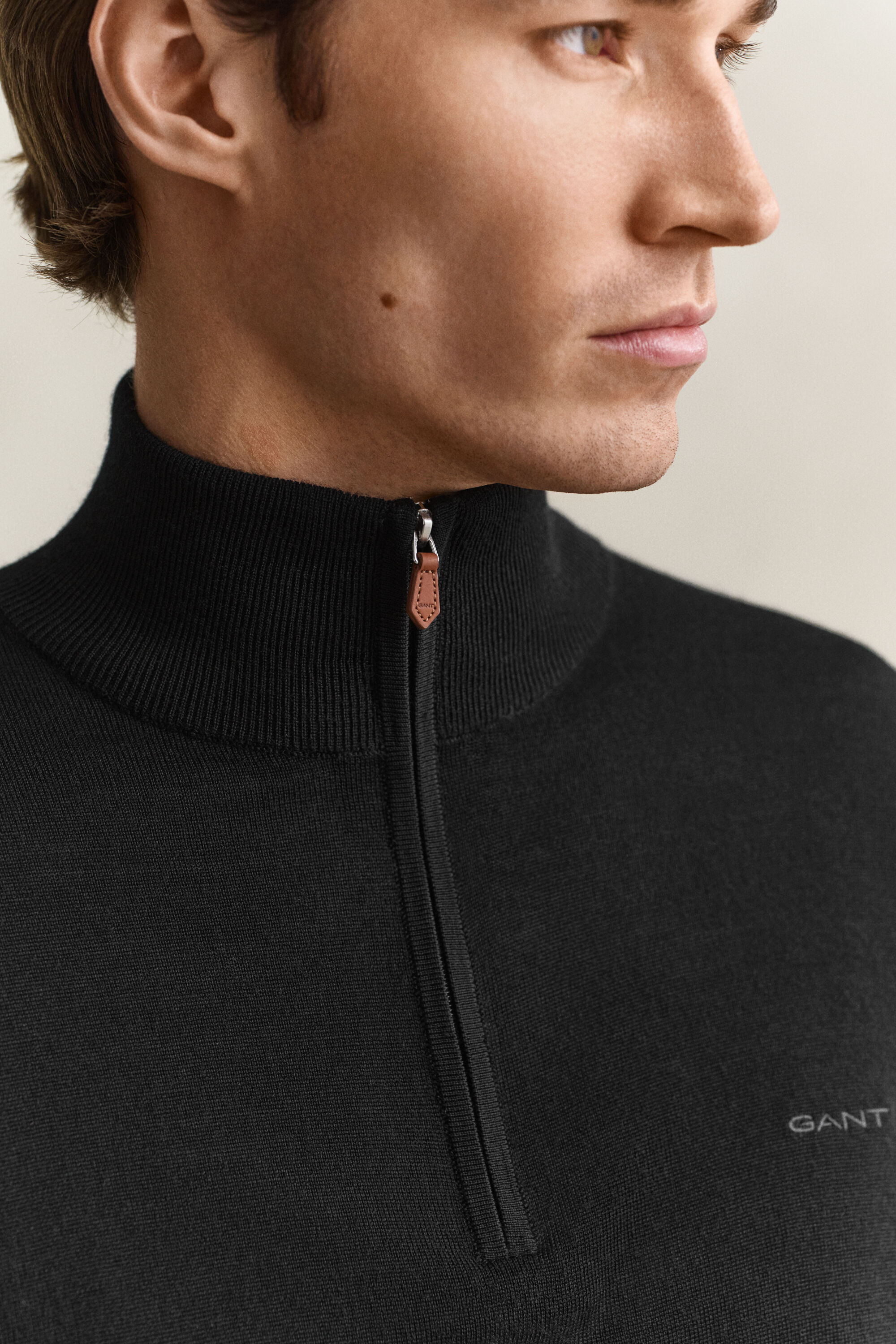 Camisola de malha com meio fecho de correr em lã de merino