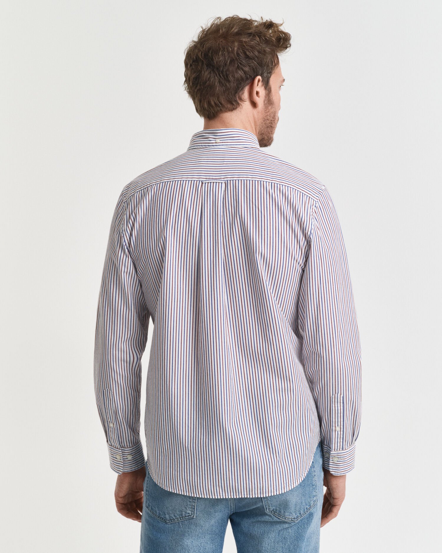 Camisa em popelina às riscas clássica regular fit