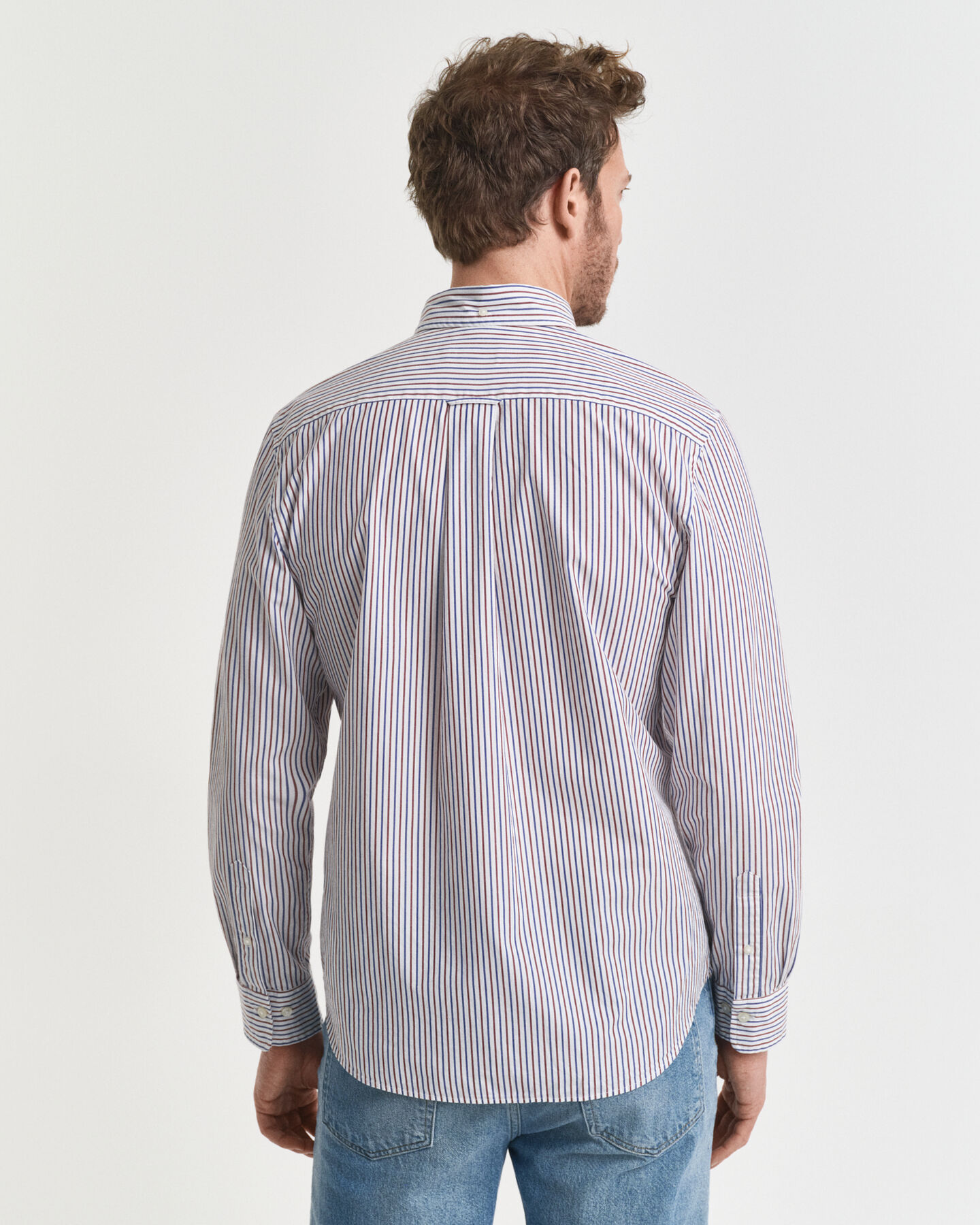 Camisa em popelina às riscas clássica regular fit