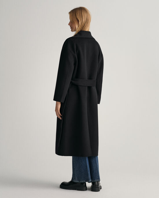 Sobretudo com cinto cosido à mão