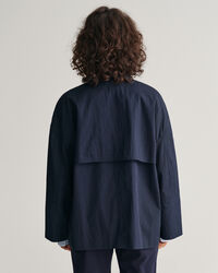 Casaco estilo gabardina com comprimento médio