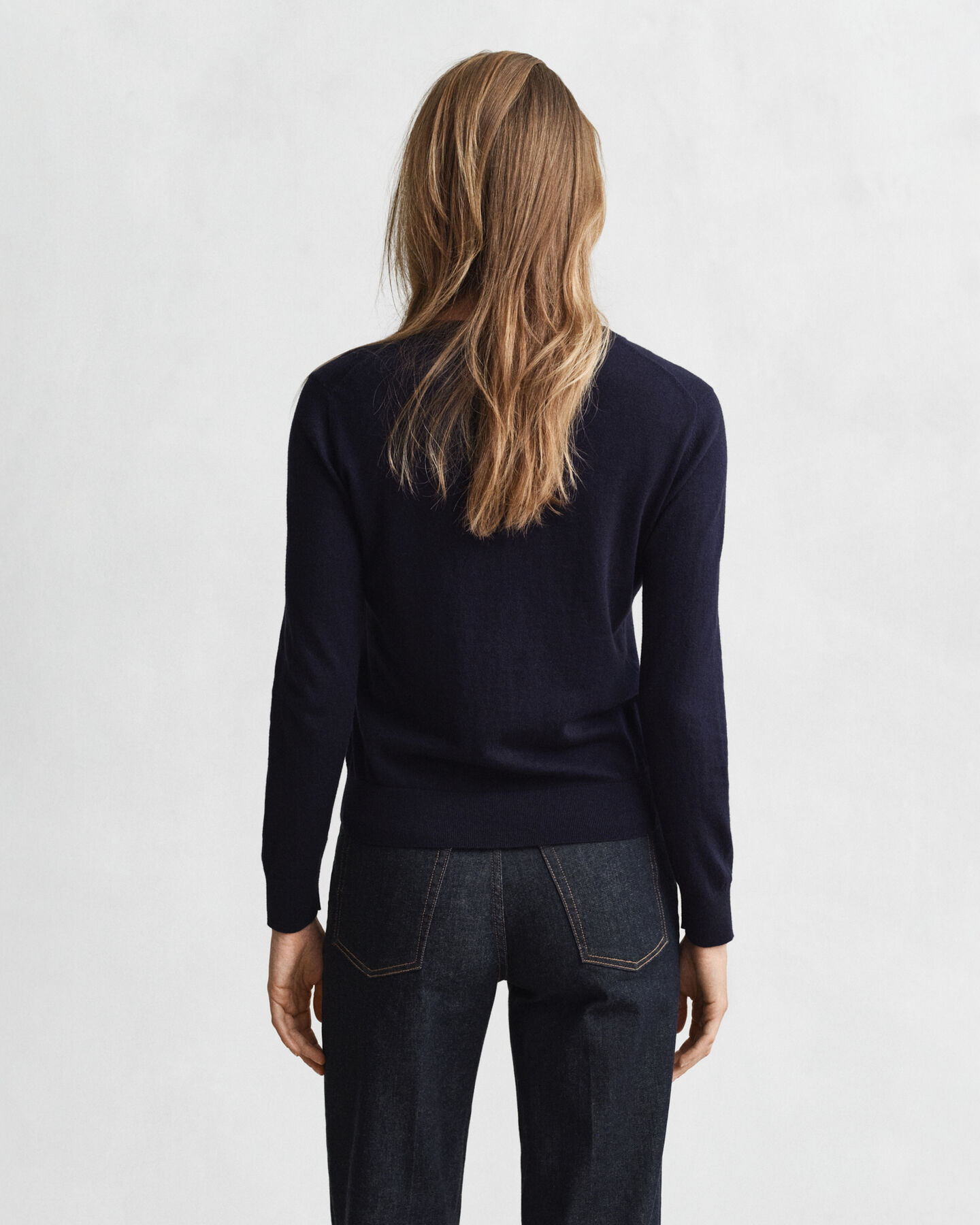 Casaco de malha com decote redondo leve