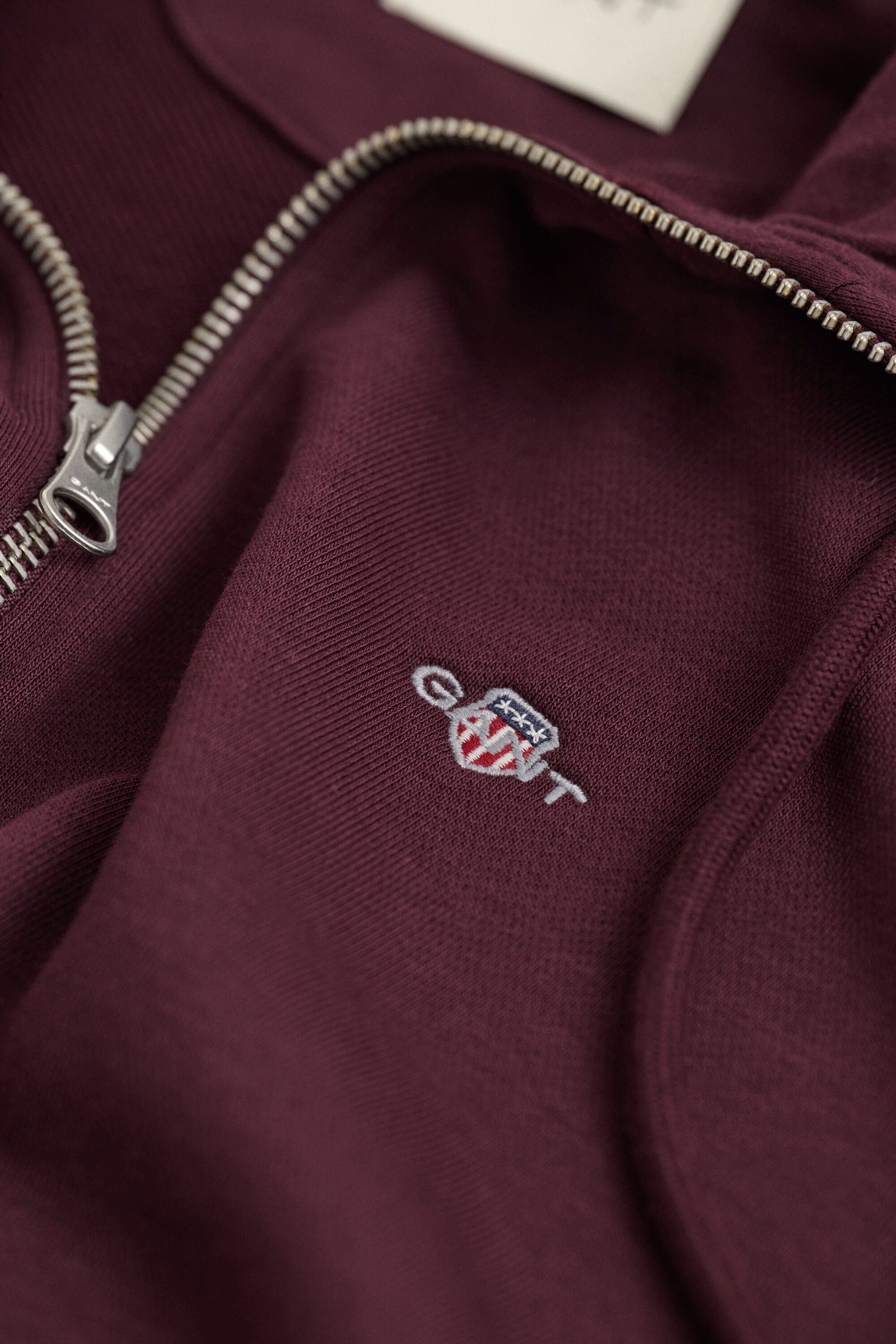 Sweatshirt com capuz e fecho Shield