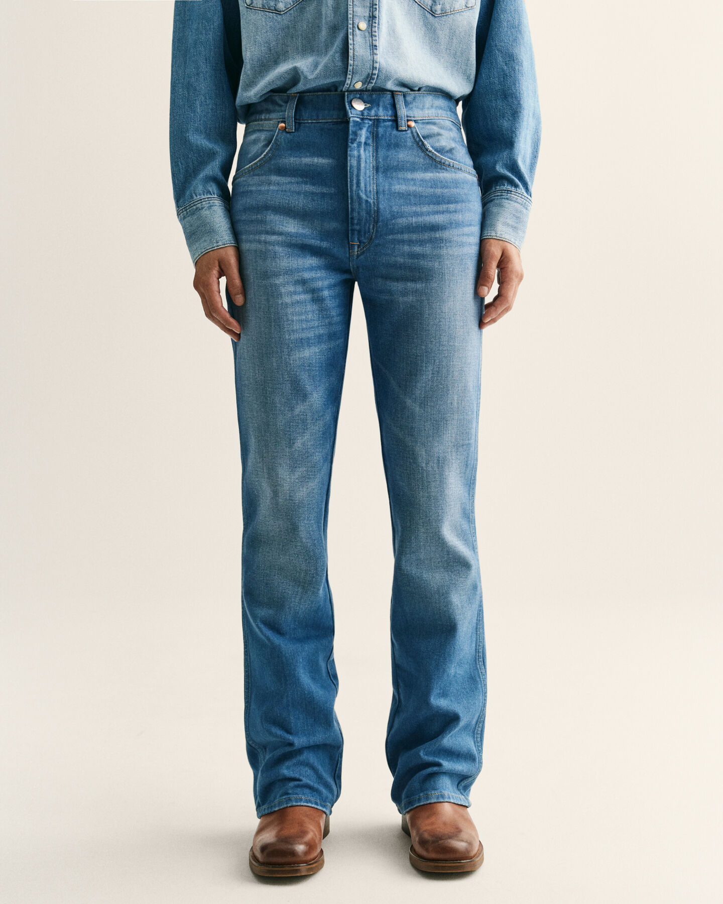 Calças de ganga Bootcut Wrangler x GANT