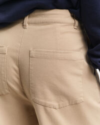 Cal&ccedil;as curtas com perna larga em algod&atilde;o