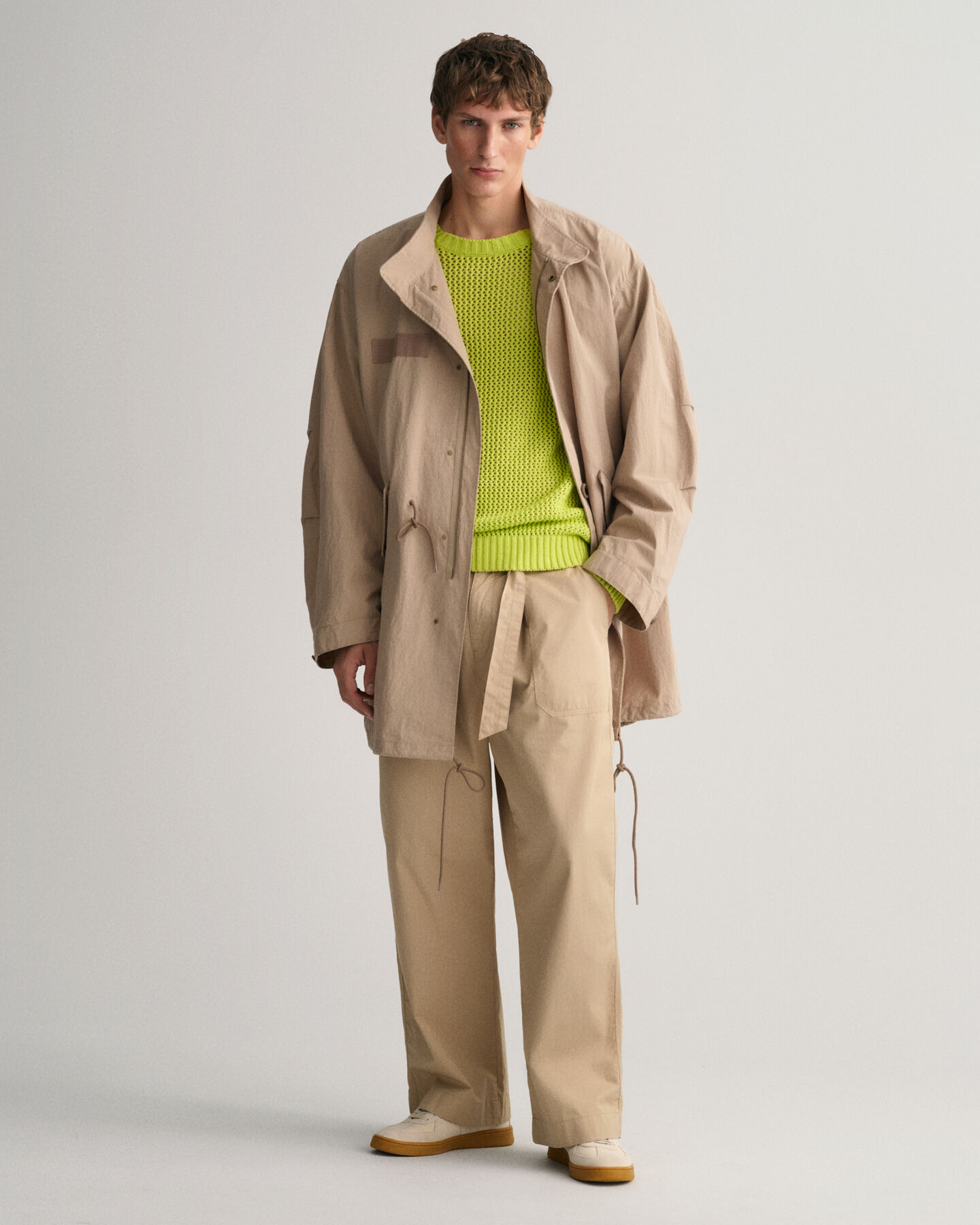 Calças em popelina de algodão com cinto