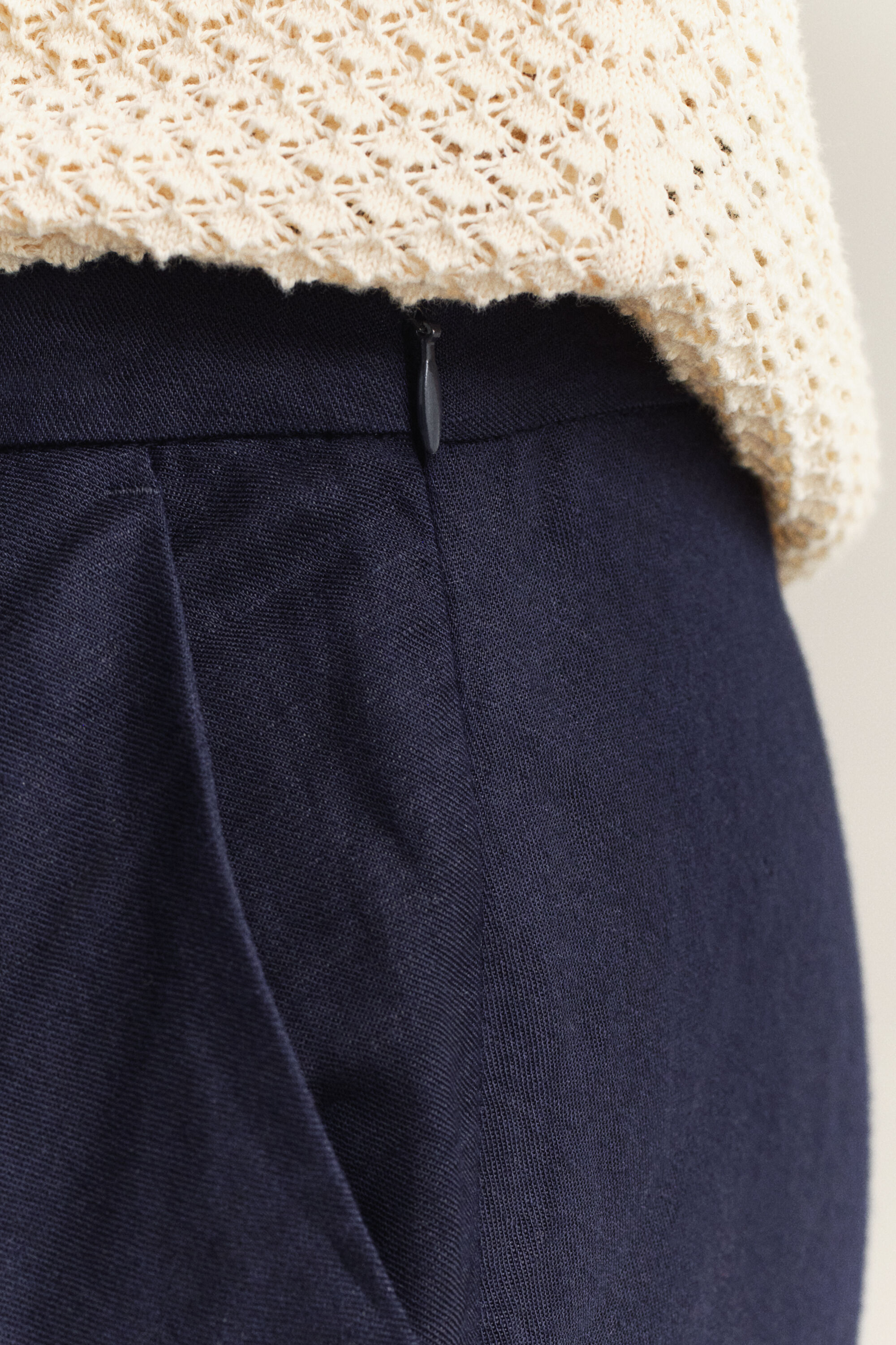 Saia rodada em mistura de linho