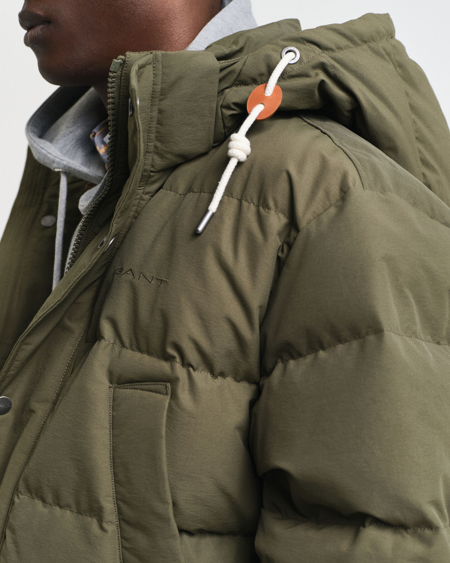 Blusão de penas de comprimento médio grosso