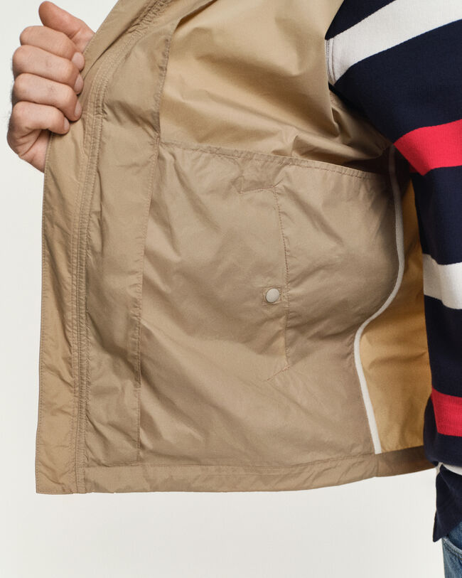 Casaco Windbreaker compactável leve