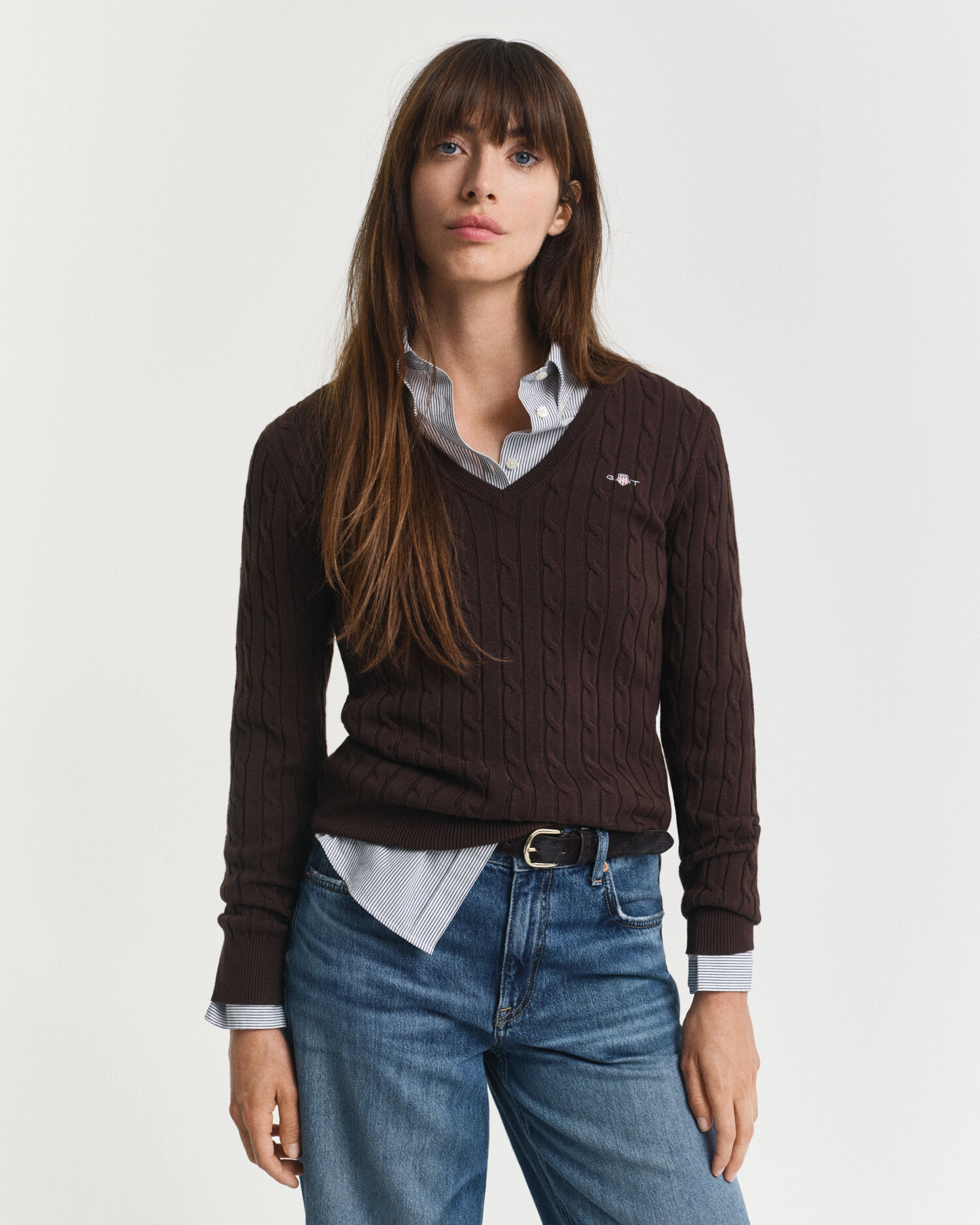 Pullover com decote em V em malha entrançada