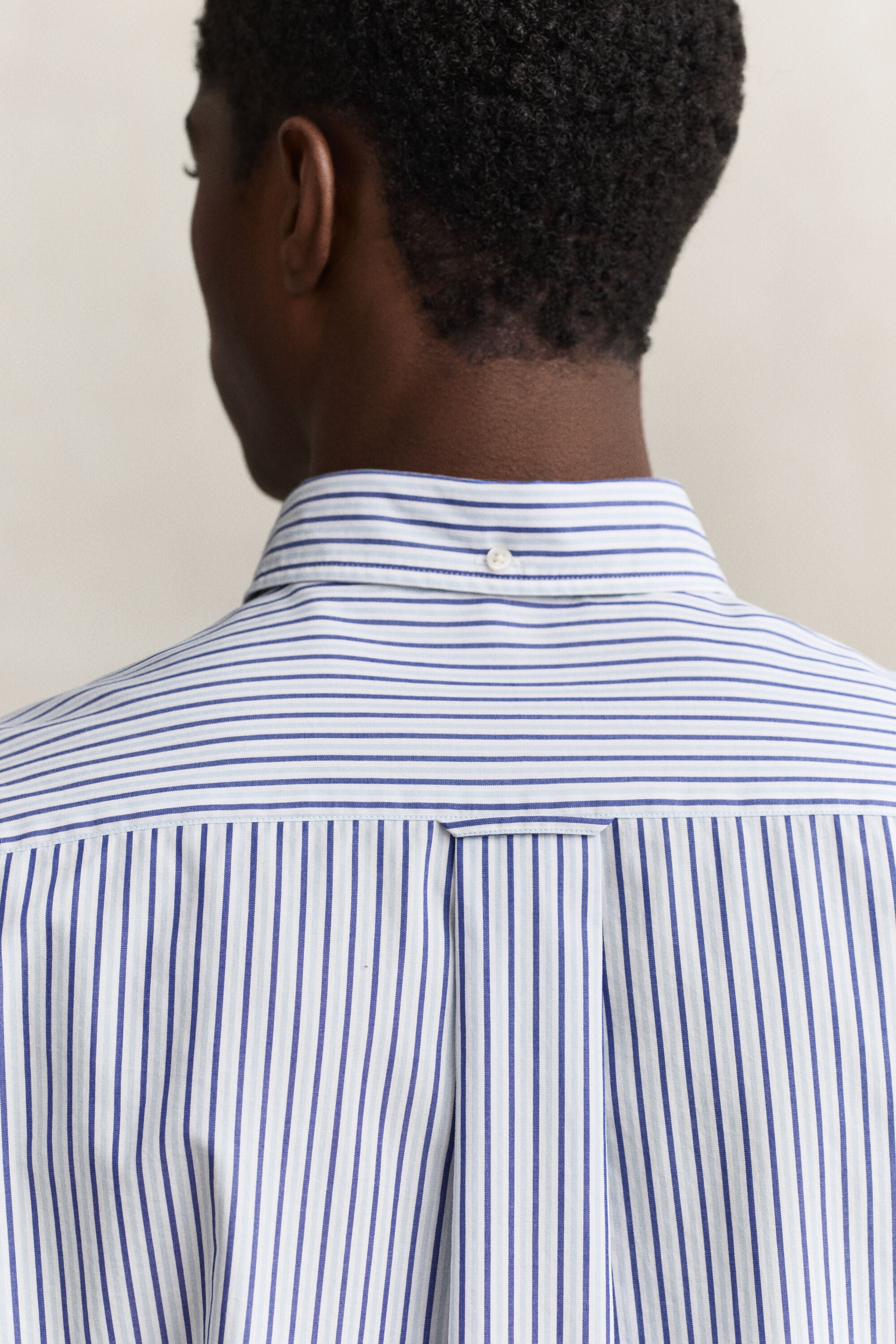 Camisa em popelina às riscas