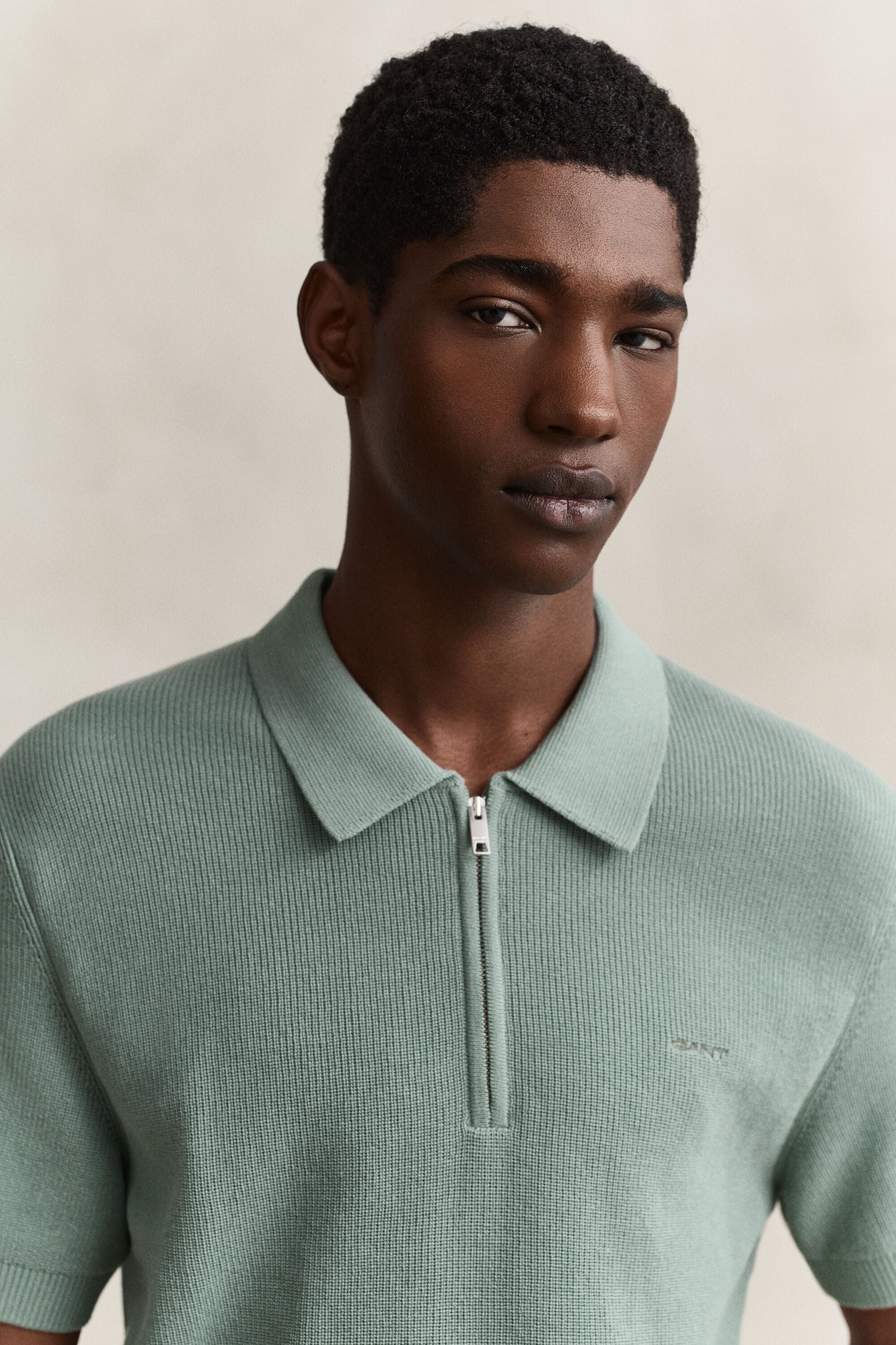 Camisola de malha tipo polo em algodão canelado