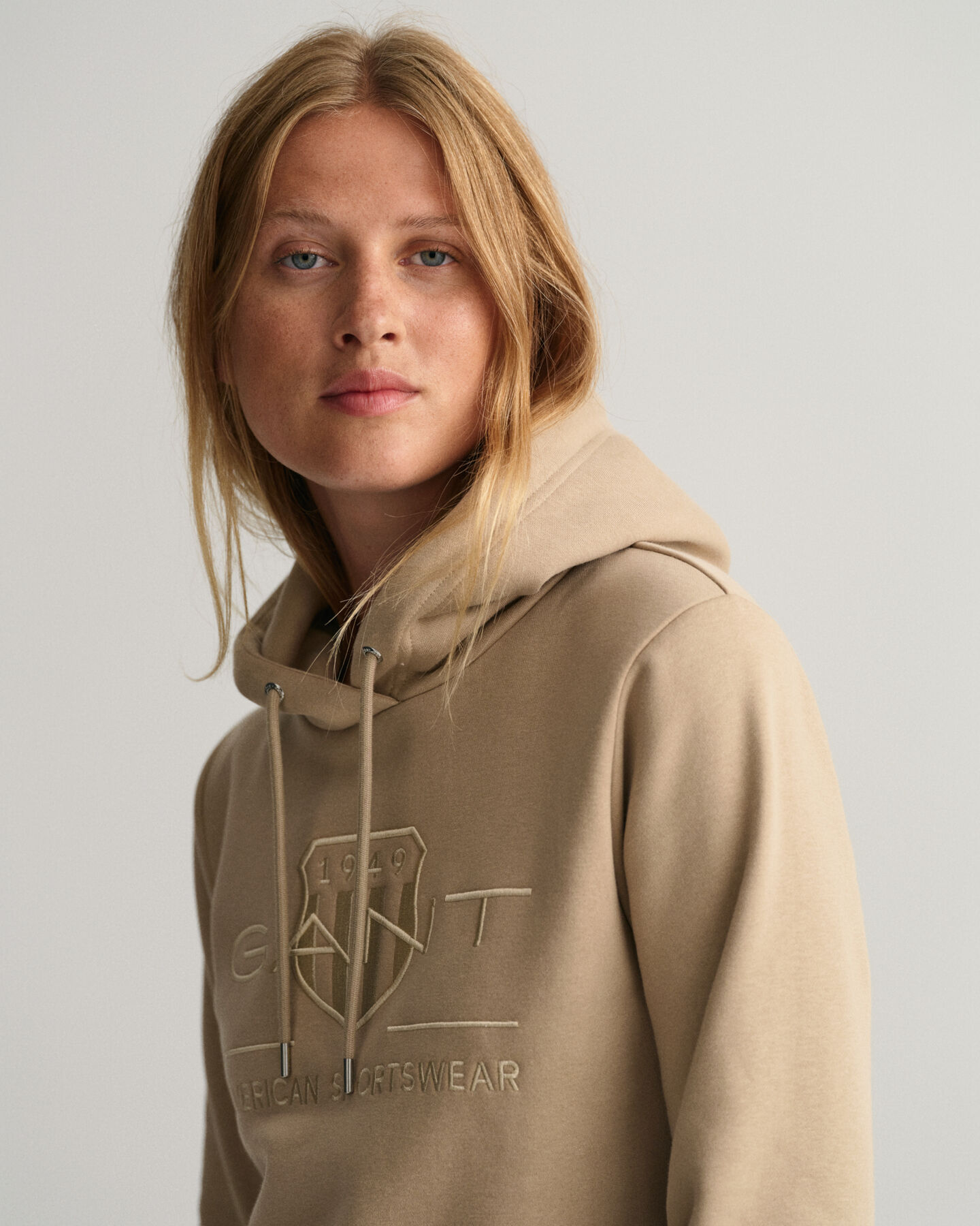 Sweatshirt com capuz Tonal Shield
