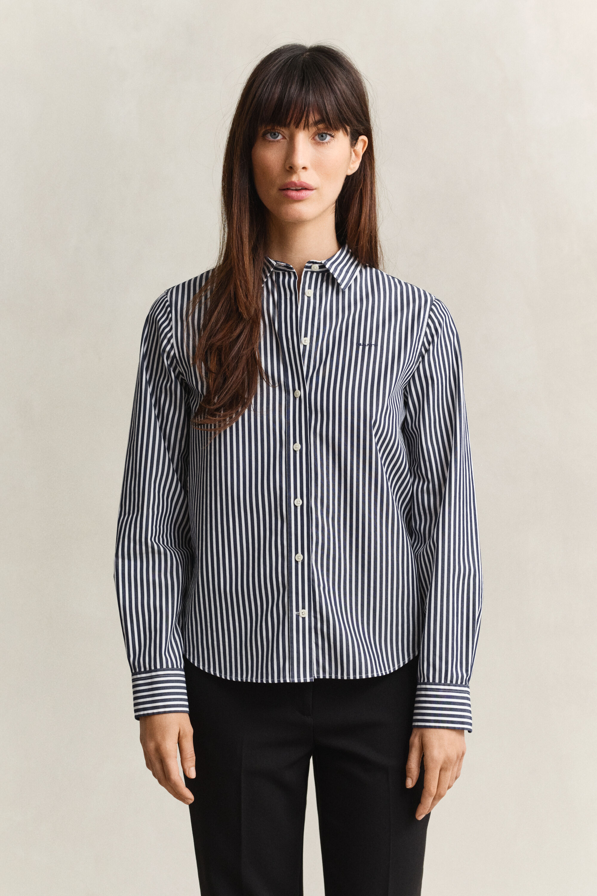 Camisa em popelina às riscas clássica regular fit